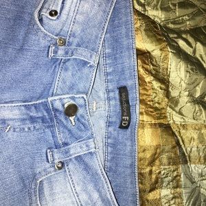 Skinny ripped jeans / size 5